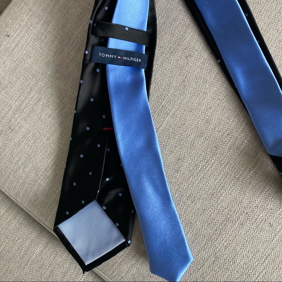 👔NWOT Tommy Hilfiger 100% Silk Polka Dot Tie 👔 - Picture 2 of 7